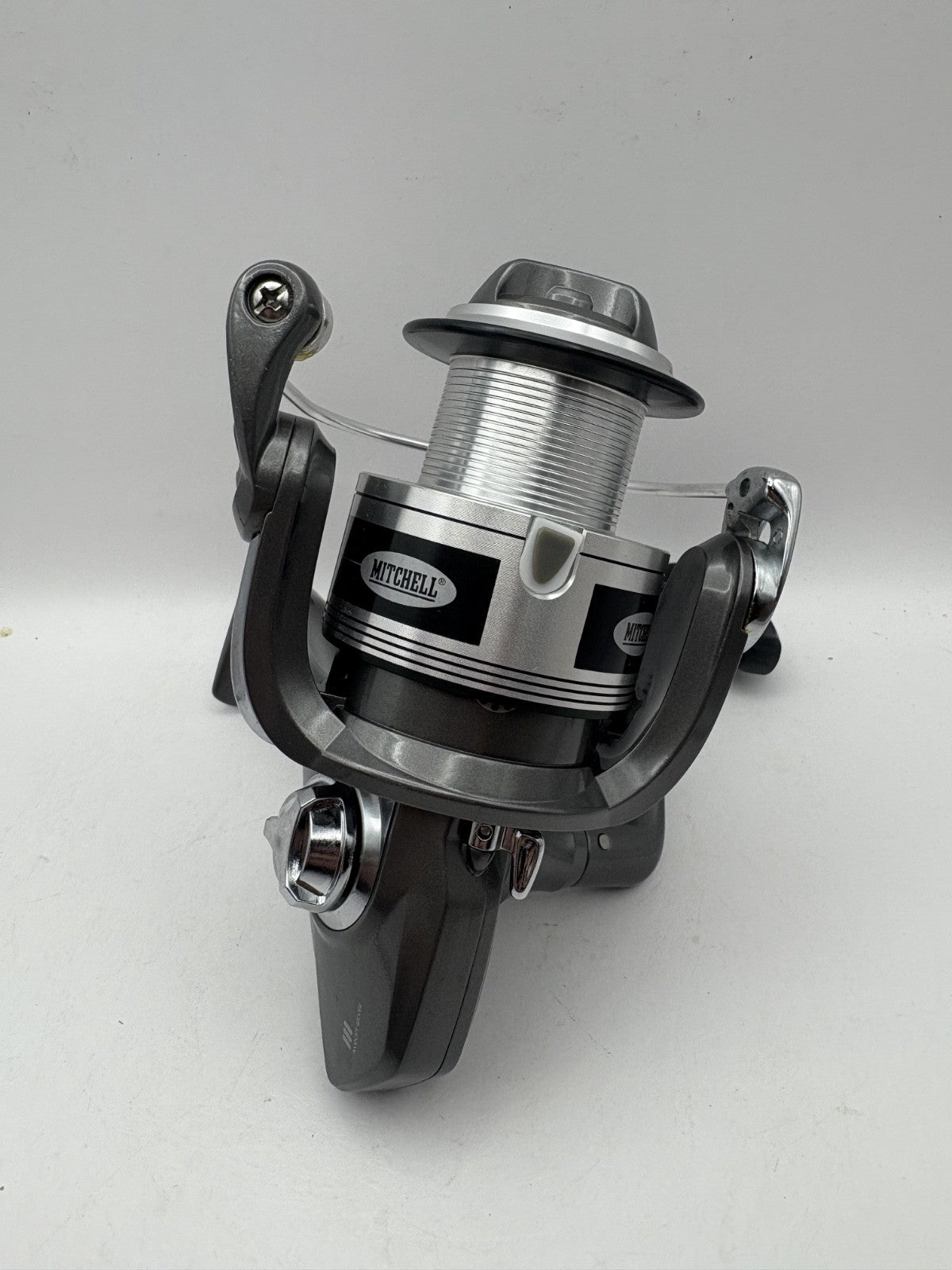 Mitchell Avocet Silver III 6000FD Rolle2