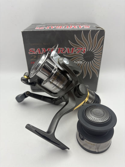 Daiwa Samurai7i 2550 Rolle0